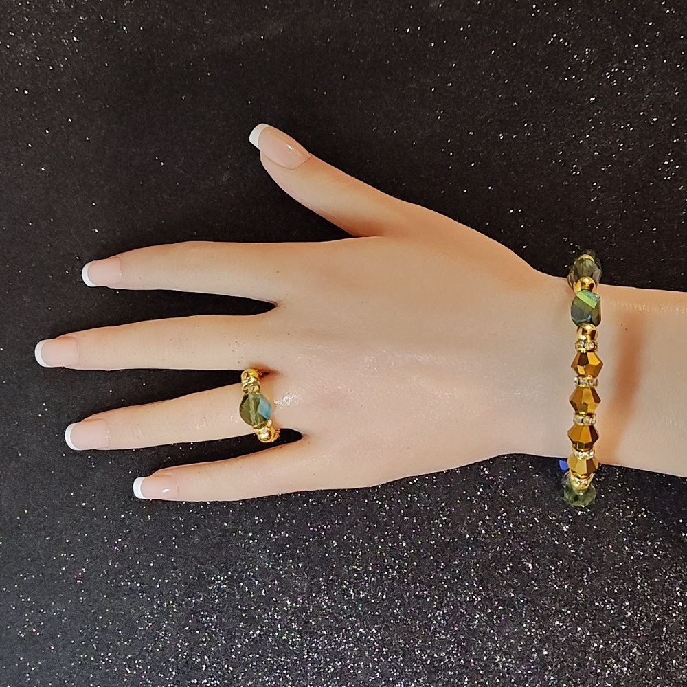 Handmade Green Faceted W/ Gold Metal Beads Wire Bracelet & Stretch Ring - Picture 4 of 5
